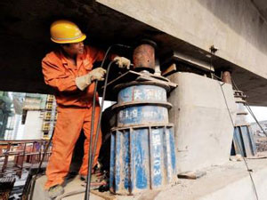 液壓千斤頂應(yīng)用在頂升行業(yè)